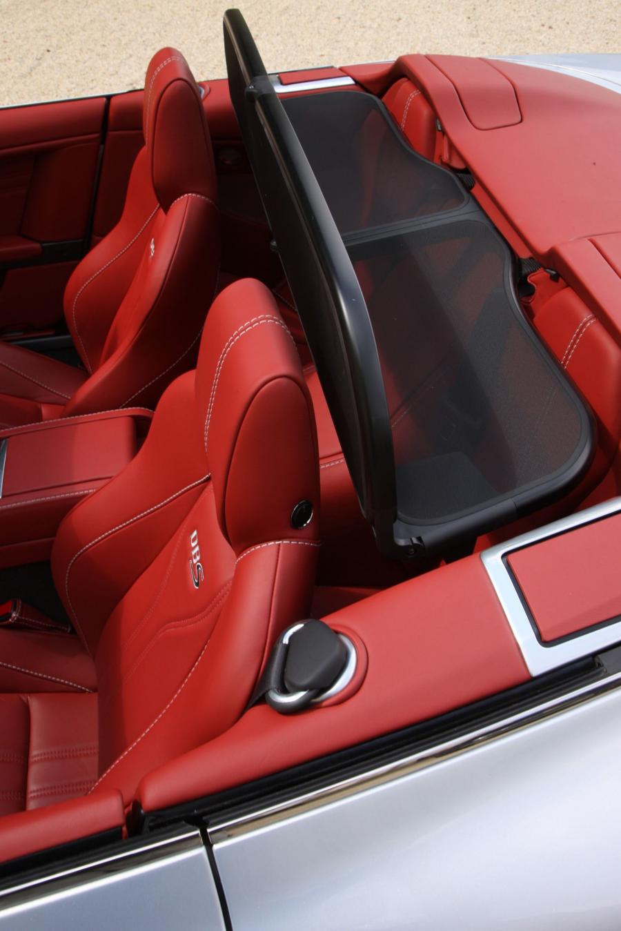 Интерьер Aston Martin DBS Volante 2009 года  (UK) (фото 14 из 47)